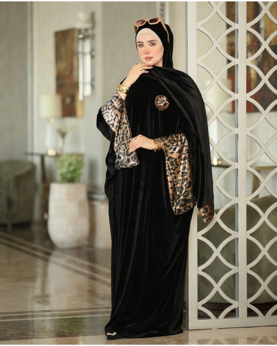 إسدال آصال قطيفة مطعّم بتايجر – 2017